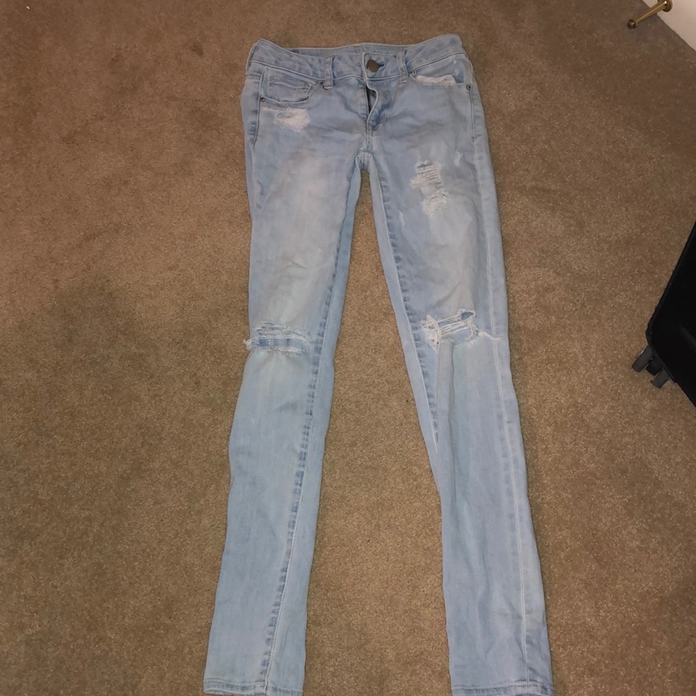 AMERICAN EAGLE DISTRESSED SKINNY JEANS
